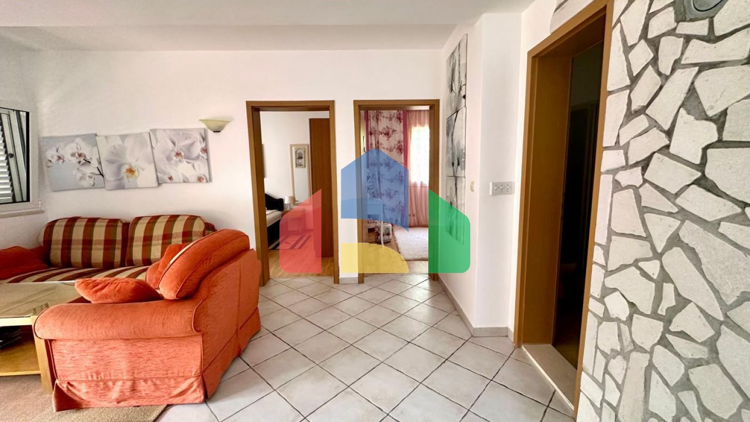 Дом с большим садом на Утехе