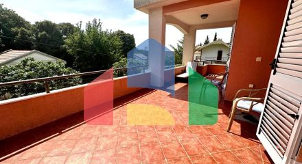 Дом с большим садом на Утехе