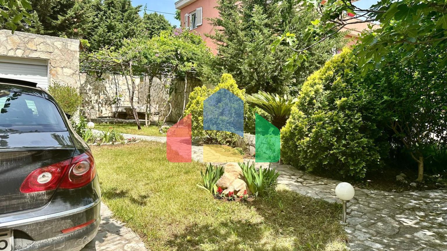 Дом с большим садом на Утехе