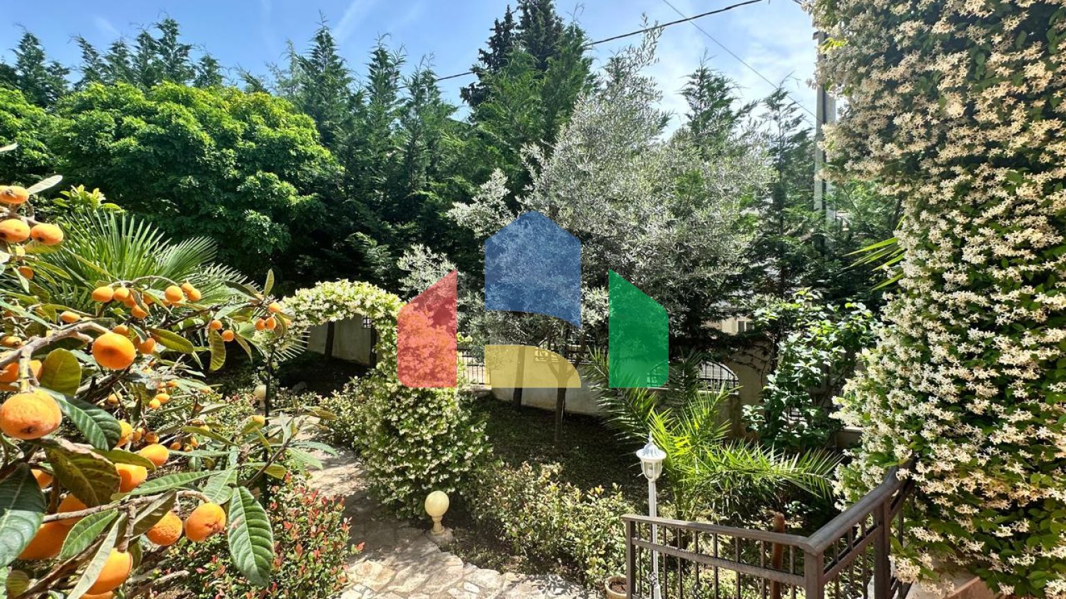 Дом с большим садом на Утехе