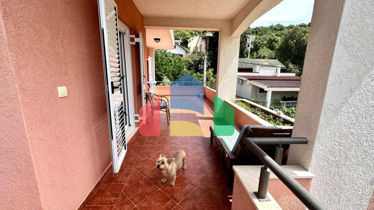 Дом с большим садом на Утехе