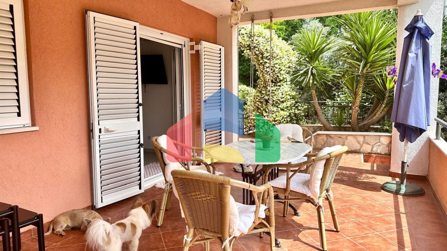 Дом с большим садом на Утехе