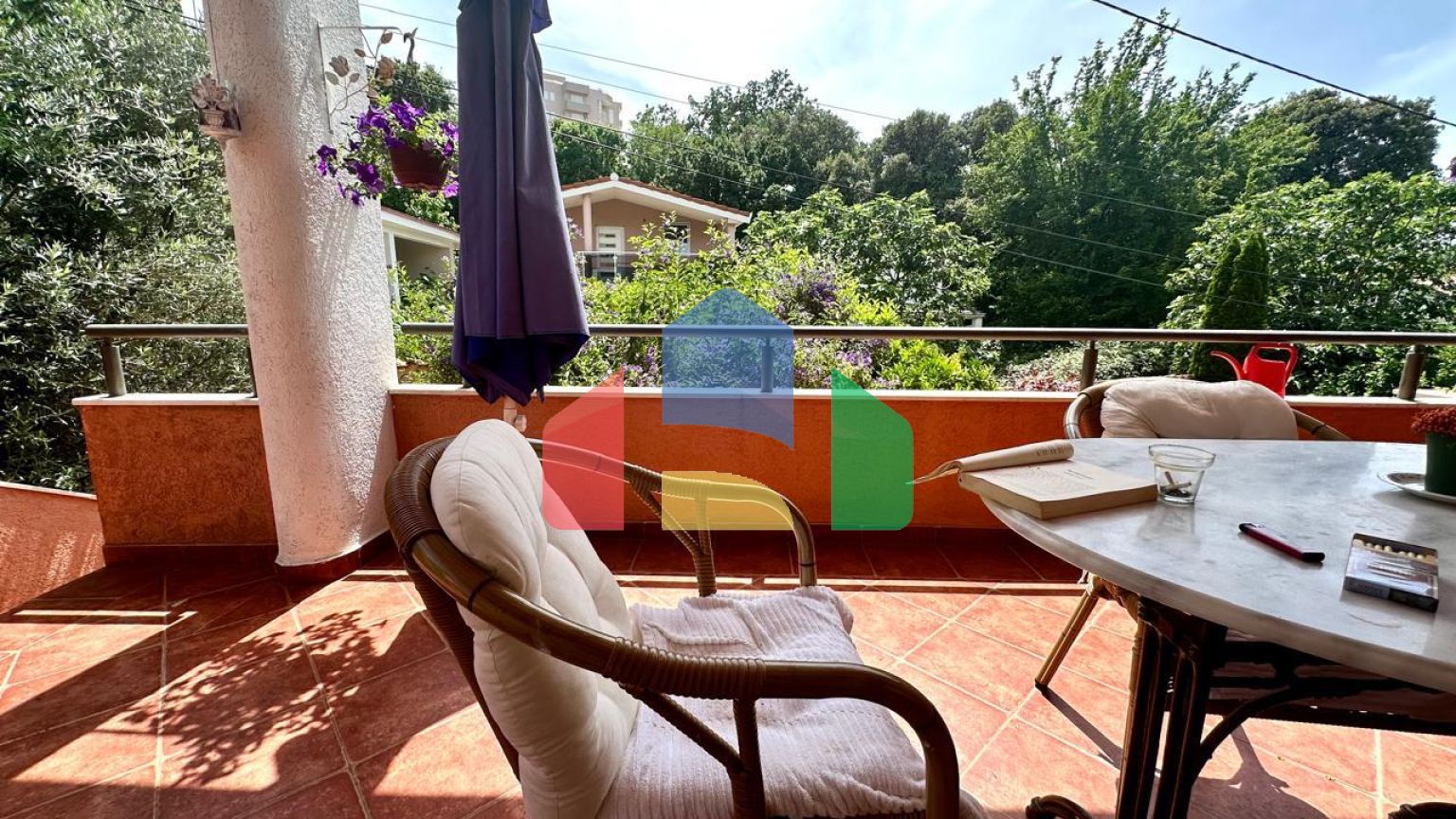 Дом с большим садом на Утехе