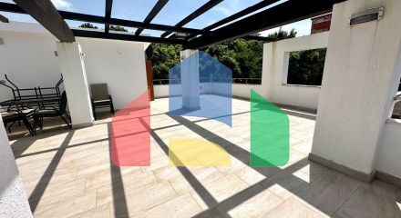 Дом с видом на море и бассейном на Утехе - 375.000 евро