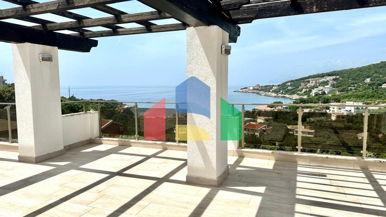 Дом с видом на море и бассейном на Утехе - 375.000 евро