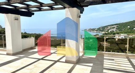 Дом с видом на море и бассейном на Утехе - 375.000 евро