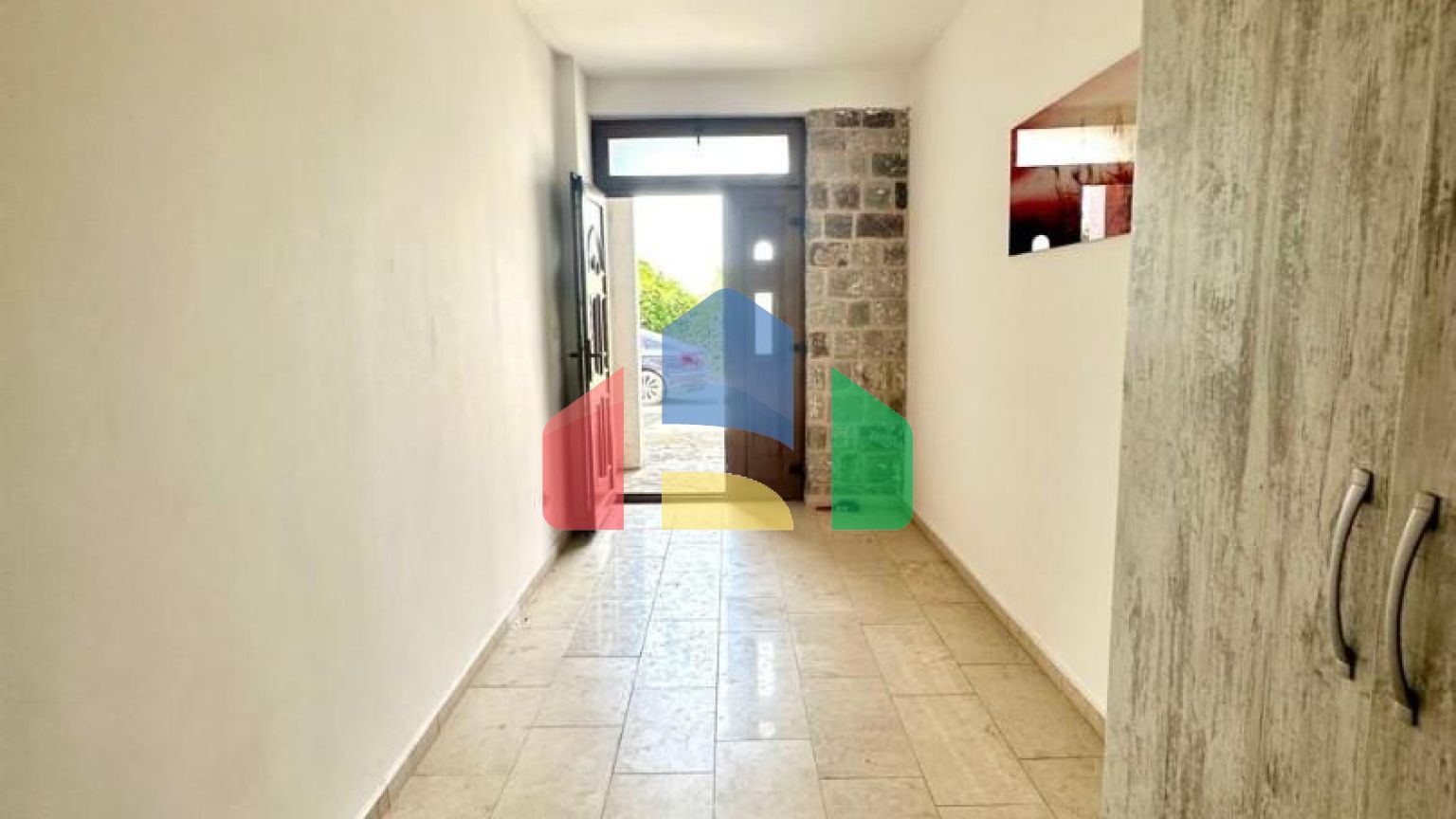 Дом с видом на море и бассейном на Утехе - 375.000 евро