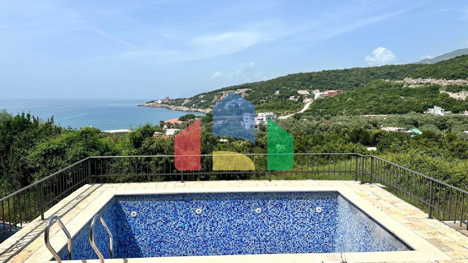 Дом с видом на море и бассейном на Утехе - 375.000 евро