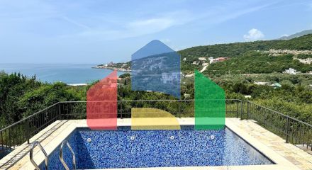 Дом с видом на море и бассейном на Утехе - 375.000 евро