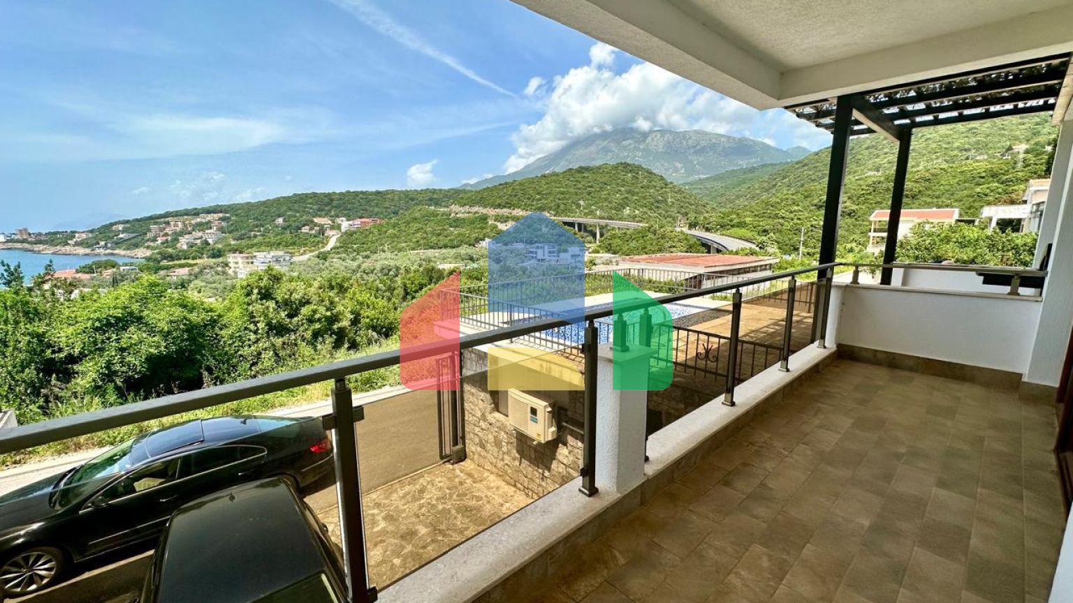 Дом с видом на море и бассейном на Утехе - 375.000 евро