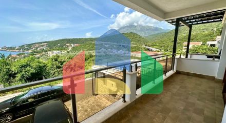 Дом с видом на море и бассейном на Утехе - 375.000 евро