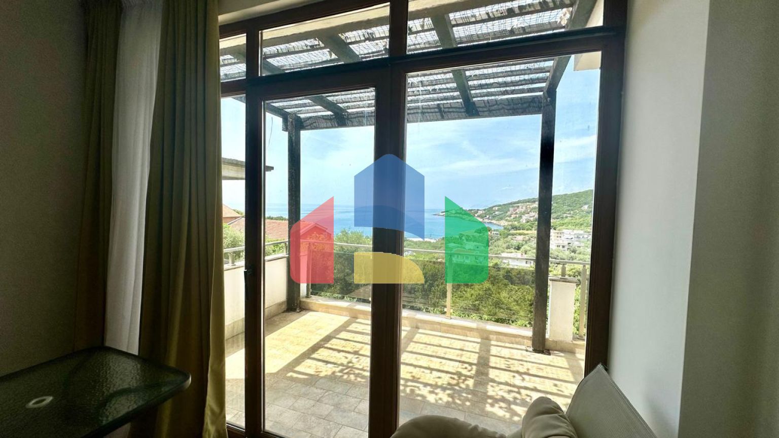 Дом с видом на море и бассейном на Утехе - 375.000 евро