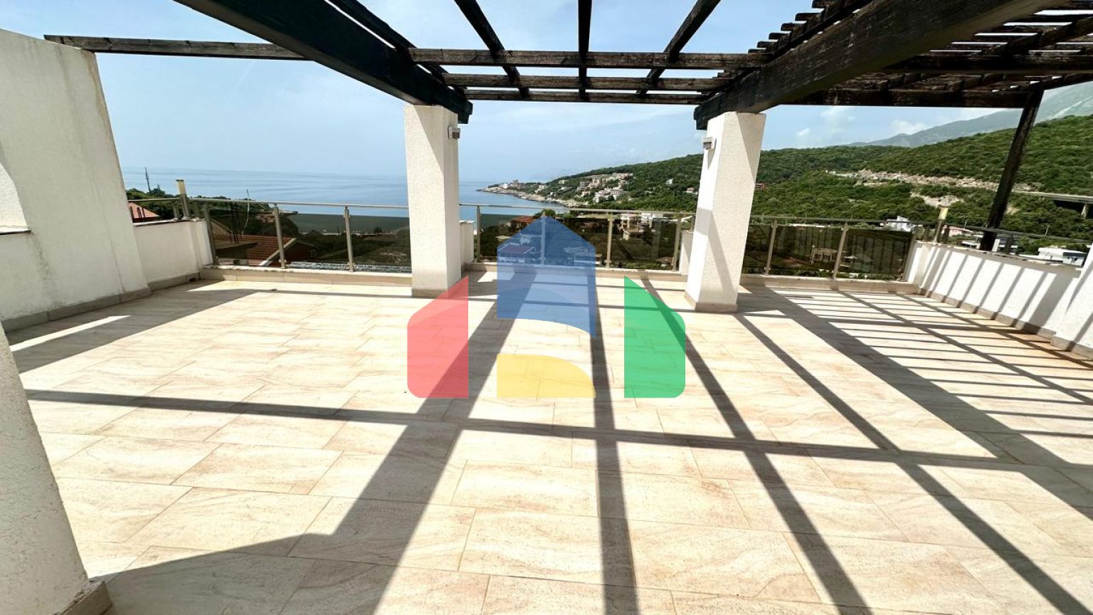 Дом с видом на море и бассейном на Утехе - 375.000 евро