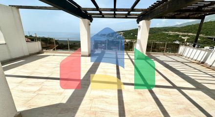 Дом с видом на море и бассейном на Утехе - 375.000 евро