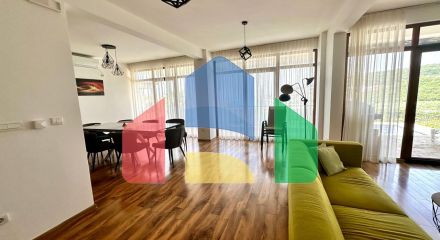 Дом с видом на море и бассейном на Утехе - 375.000 евро