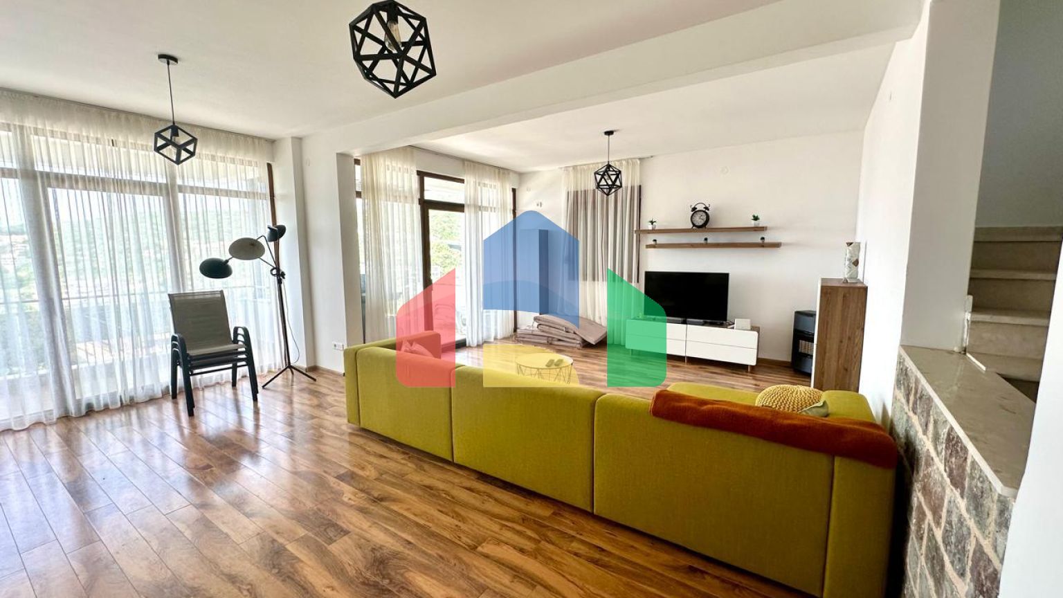 Дом с видом на море и бассейном на Утехе - 375.000 евро