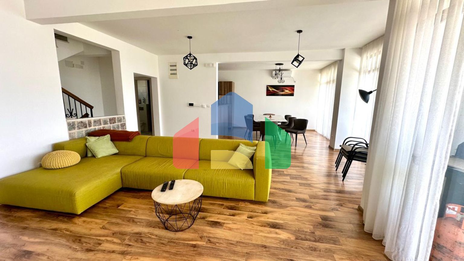 Дом с видом на море и бассейном на Утехе - 375.000 евро