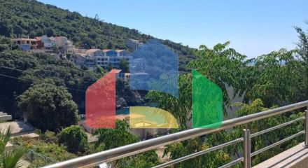 Spacious house with apartments 30 meters from the sea in Uteha with a recreation area and a garden on the plot