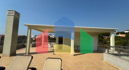 Просторный дом с апартаментами в 30 метрах от моря в Утехе с зоной отдыха и сада на участке