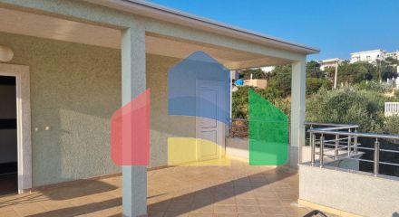 Просторный дом с апартаментами в 30 метрах от моря в Утехе с зоной отдыха и сада на участке