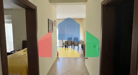 Просторный дом с апартаментами в 30 метрах от моря в Утехе с зоной отдыха и сада на участке