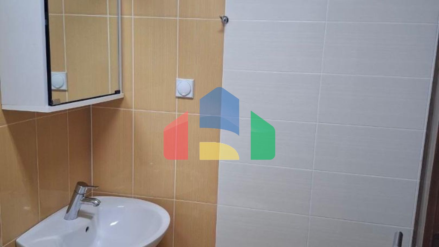 Просторный дом с апартаментами в 30 метрах от моря в Утехе с зоной отдыха и сада на участке