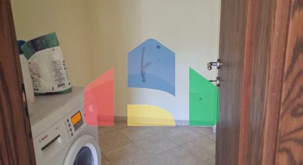 Просторный дом с апартаментами в 30 метрах от моря в Утехе с зоной отдыха и сада на участке