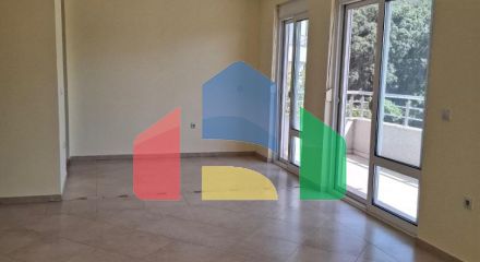 Просторный дом с апартаментами в 30 метрах от моря в Утехе с зоной отдыха и сада на участке