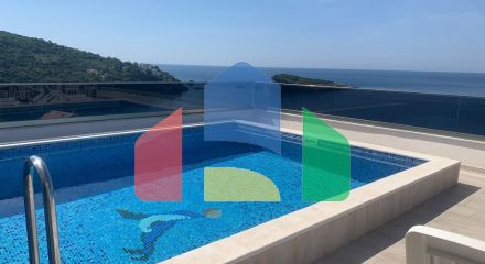 One-bedroom apartment in a complex with a swimming pool near the sea is offered for sale.