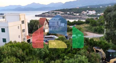 One-bedroom apartment in a complex with a swimming pool near the sea is offered for sale.