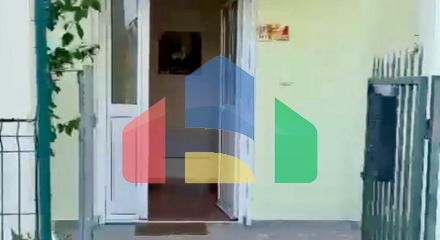 Трехэтажный дом с двумя квартирами в Утехе, Черногория - 120.000 евро