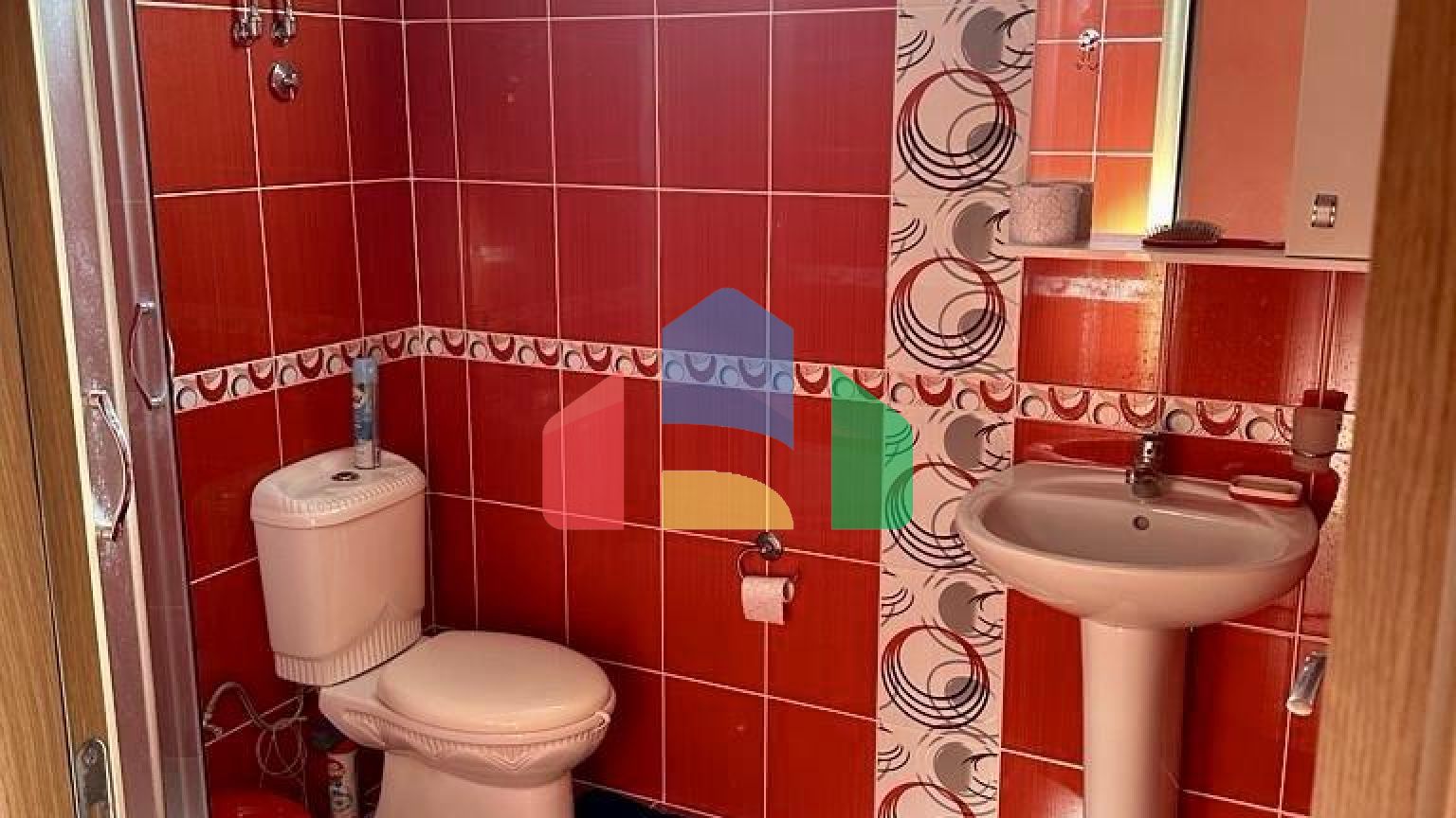 Трехэтажный дом с двумя квартирами в Утехе, Черногория - 120.000 евро