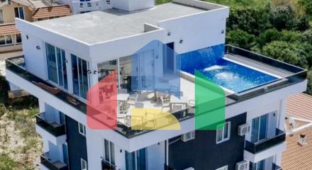 Студия в доме с бассейном в 2 минутах от моря по отличной цене в Утехе.
