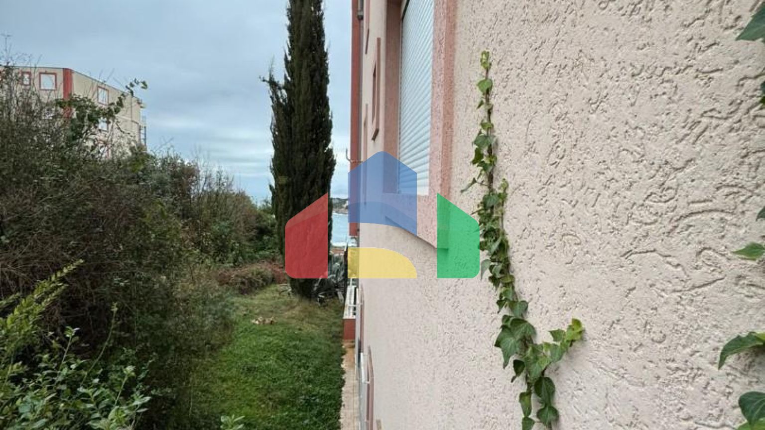 Квартира с видом на море в тихом месте Утехи по низкой цене