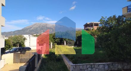 Дом в Утджехе, Видиковак с соснами на участке Дом в Утджехе, Видиковак с соснами на участке