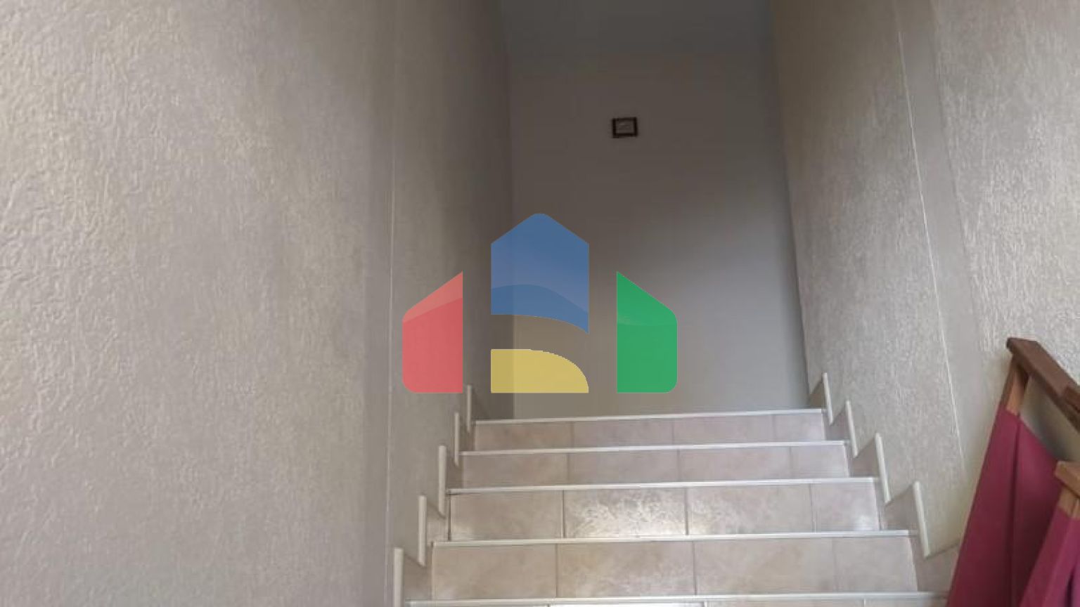 Дом в Утджехе, Видиковак с соснами на участке