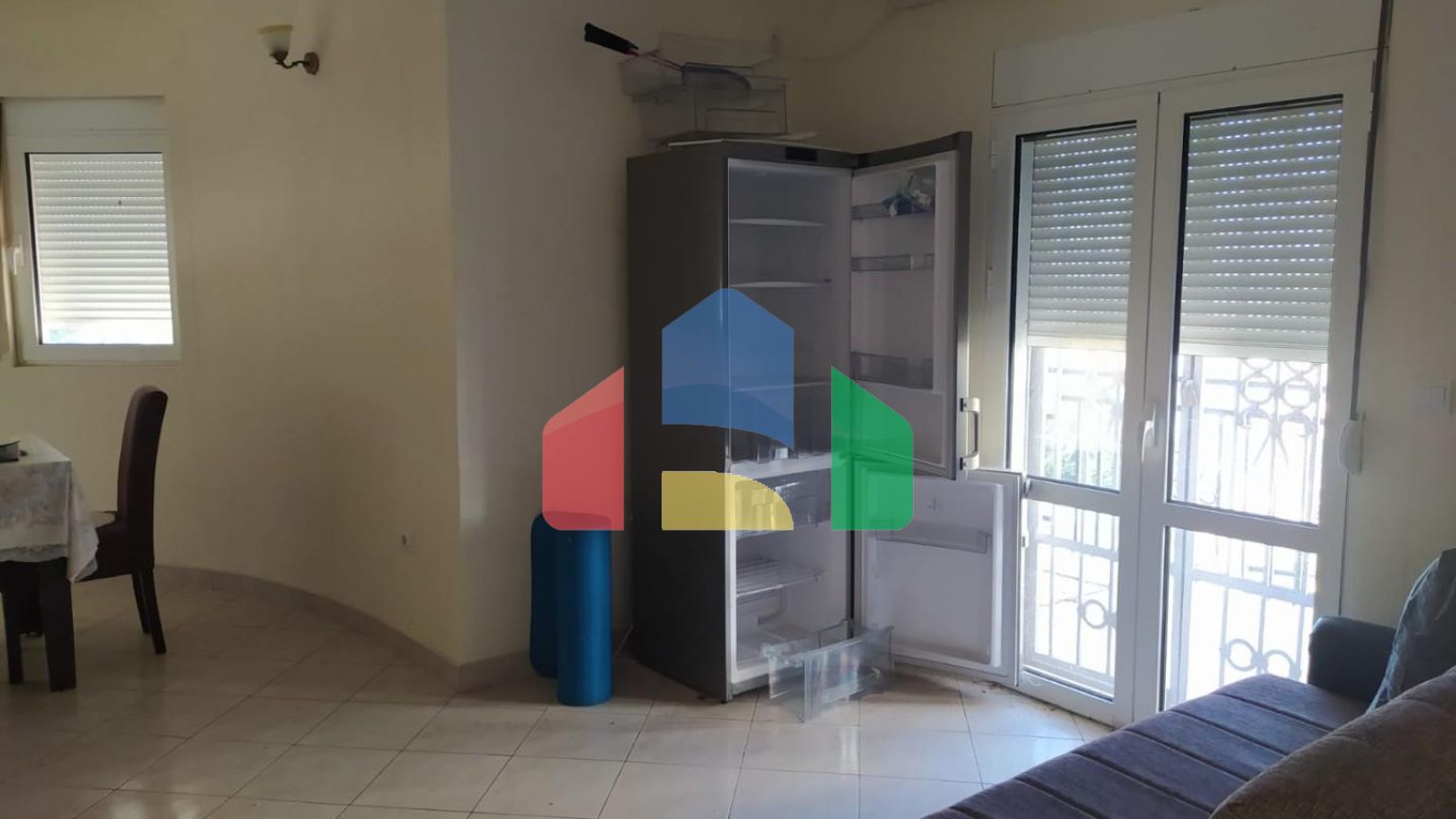 Дом в Утджехе, Видиковак с соснами на участке