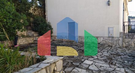 Дом в Утджехе, Видиковак с соснами на участке Дом в Утджехе, Видиковак с соснами на участке