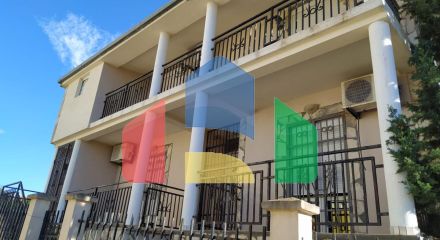 Дом в Утджехе, Видиковак с соснами на участке Дом в Утджехе, Видиковак с соснами на участке