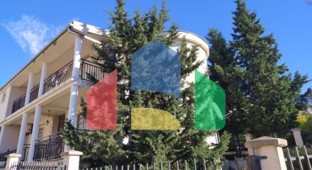 Дом в Утджехе, Видиковак с соснами на участке Дом в Утджехе, Видиковак с соснами на участке