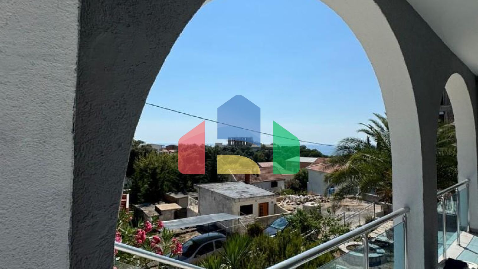 Дом с панорамным видом на море в Утехе, Кунье.