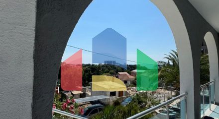 Дом с панорамным видом на море в Утехе, Кунье.