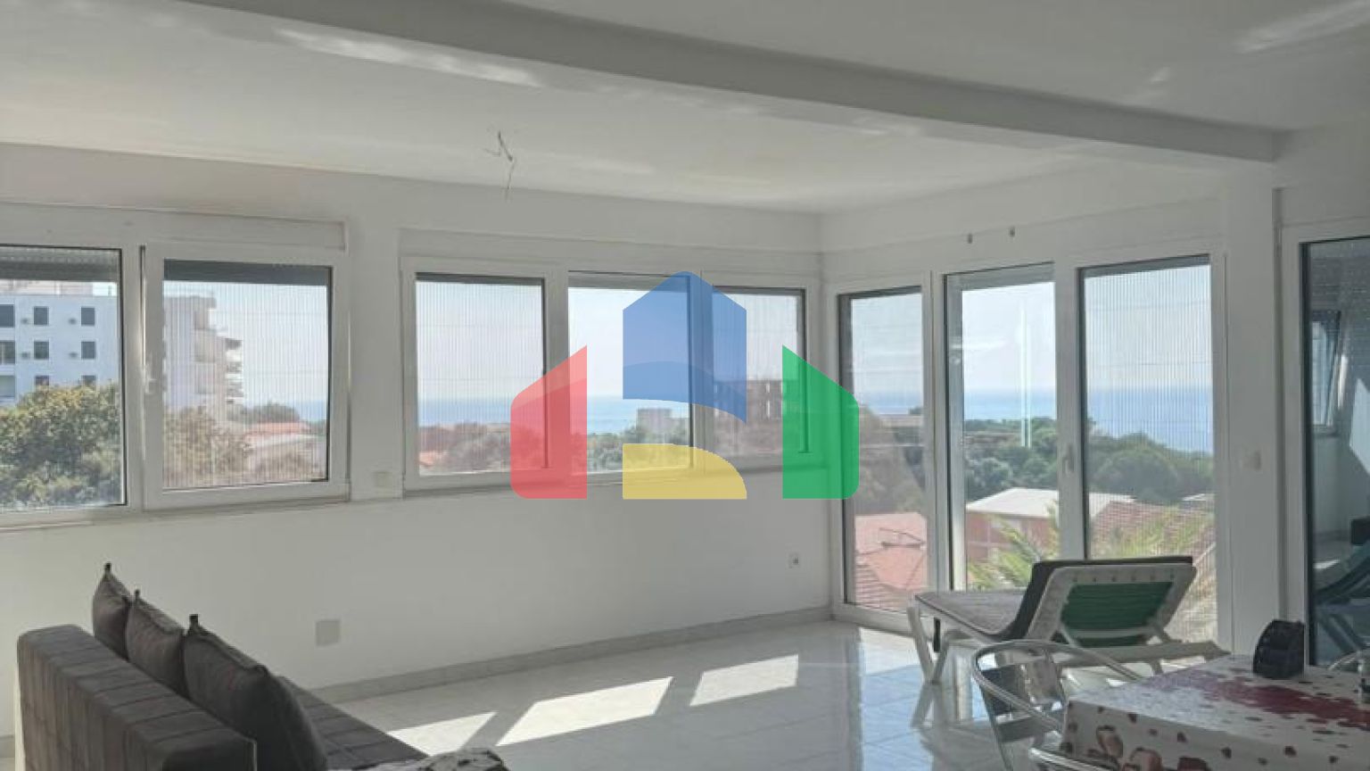 Дом с панорамным видом на море в Утехе, Кунье.