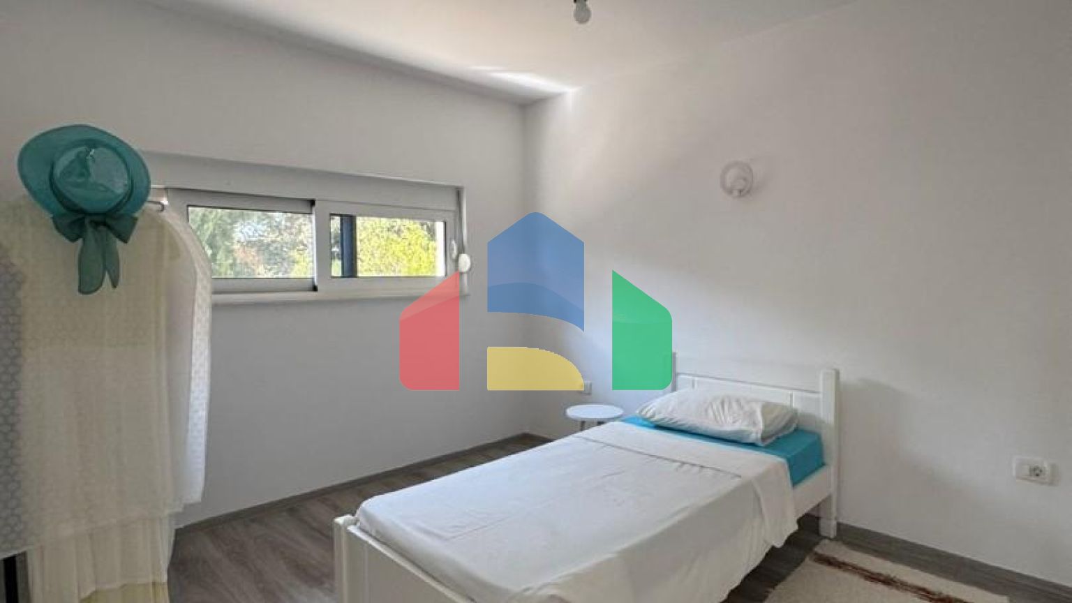 Дом с панорамным видом на море в Утехе, Кунье.