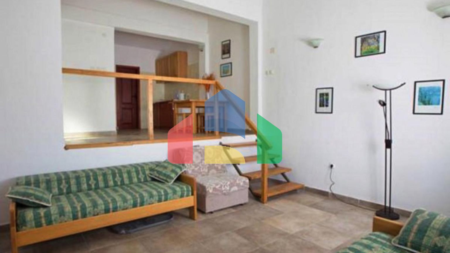 Дом с 4 апартаментами в 50 метрах от моря в Утехе