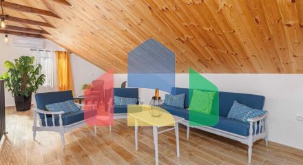 Легальный трехэтажный дом с гаражом в поселке Утеха