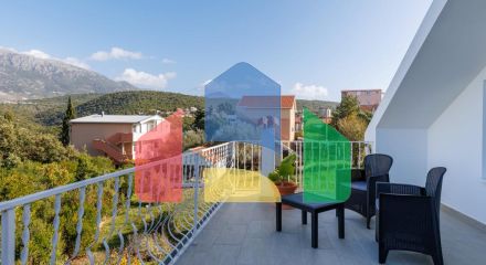 Легальный трехэтажный дом с гаражом в поселке Утеха