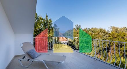 Легальный трехэтажный дом с гаражом в поселке Утеха