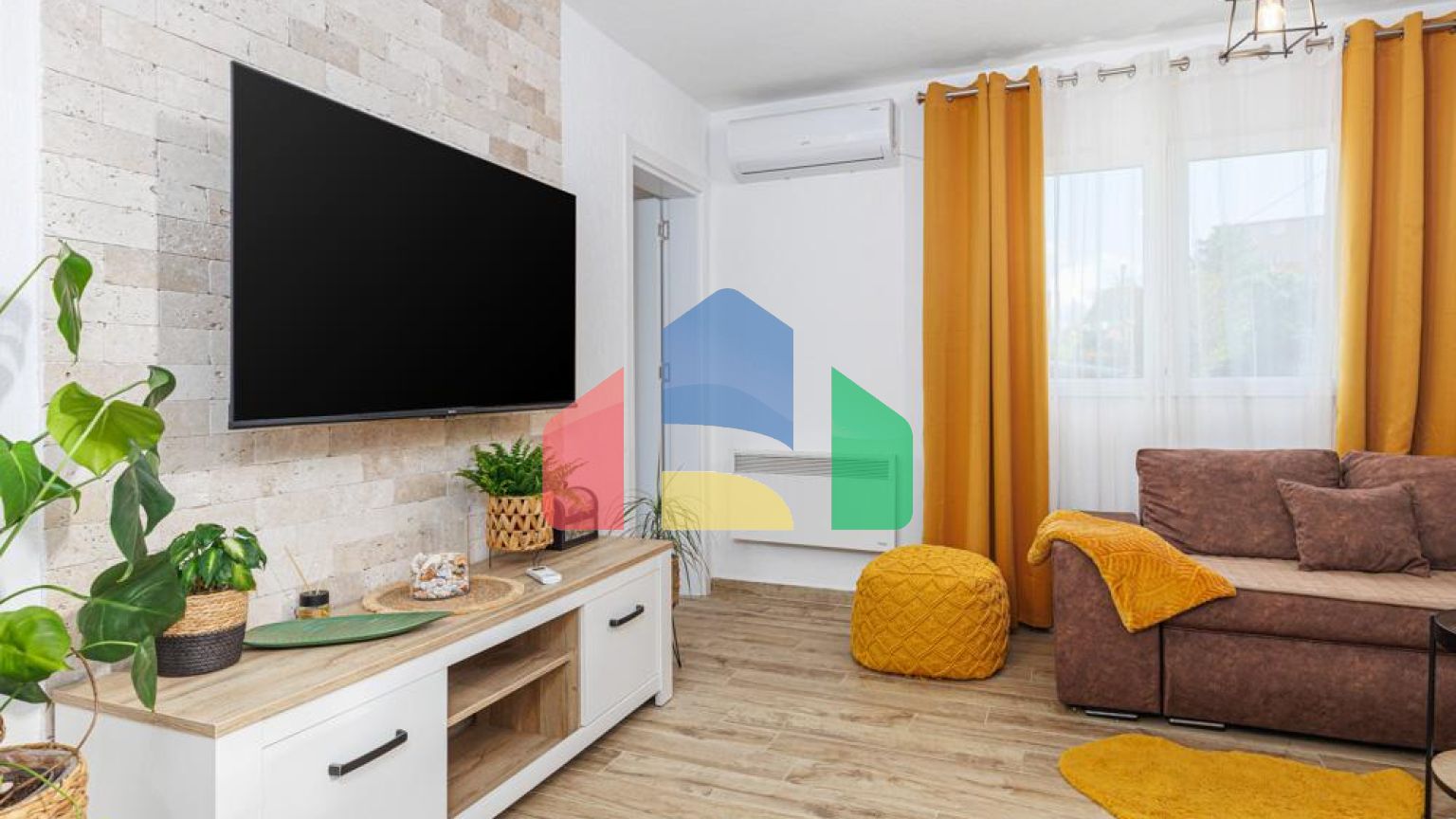 Легальный трехэтажный дом с гаражом в поселке Утеха