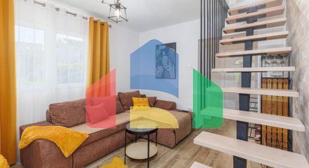 Легальный трехэтажный дом с гаражом в поселке Утеха